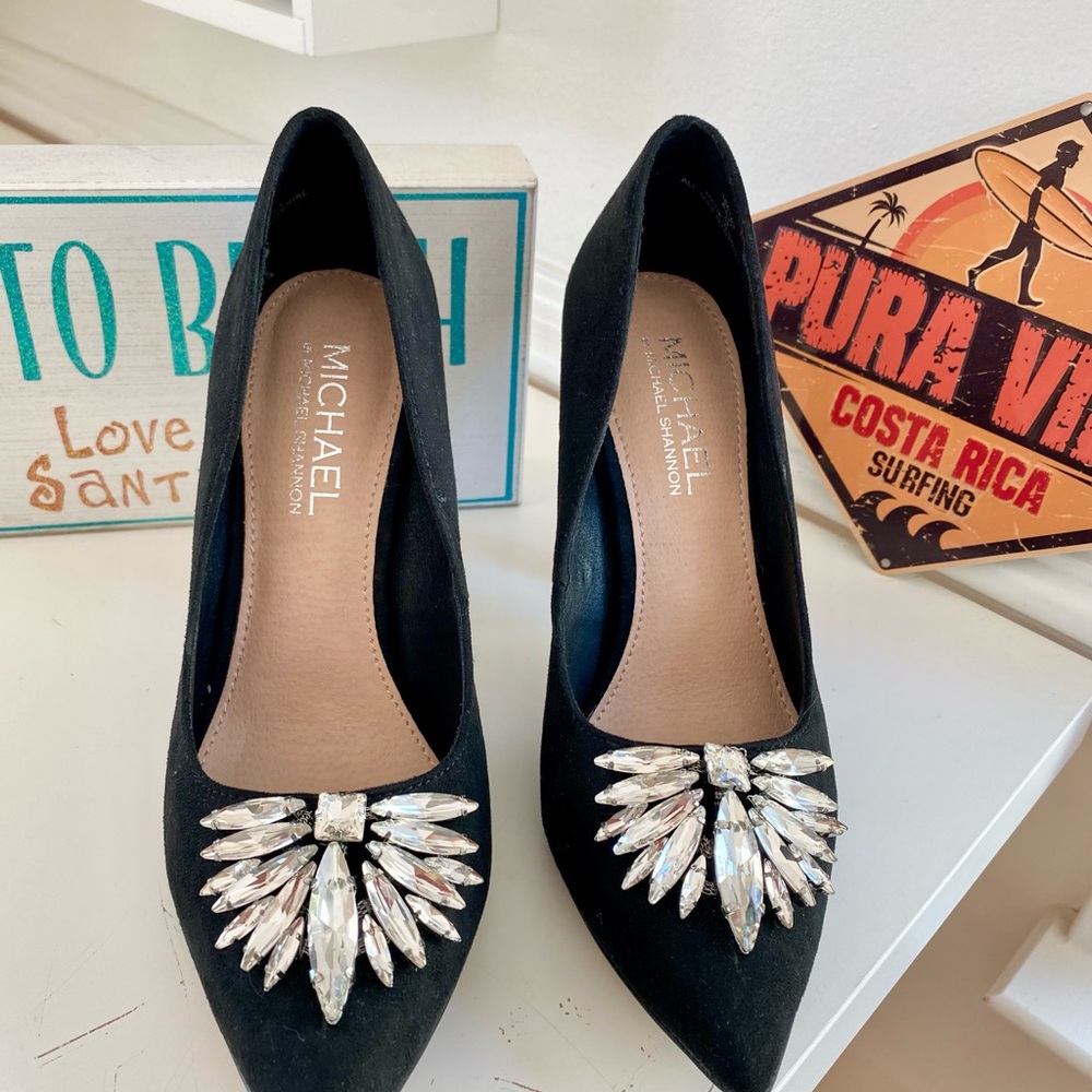🖤💛 NWOT Michael Shannon Black Heels with Crystal Accents